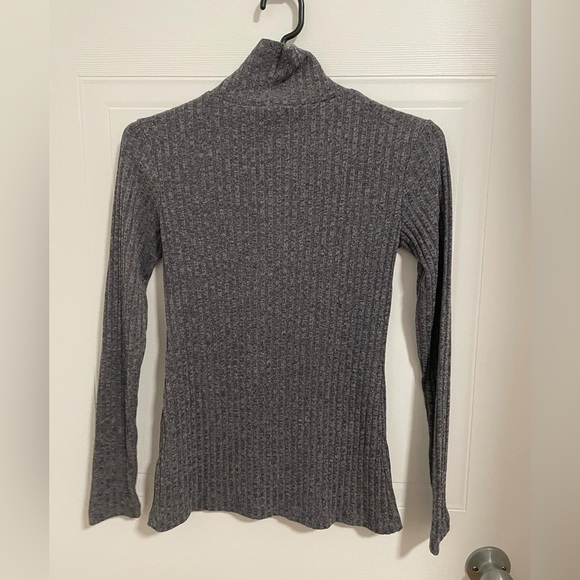 5/20$ Dynamite gray turtleneck size small - Picture 2 of 4